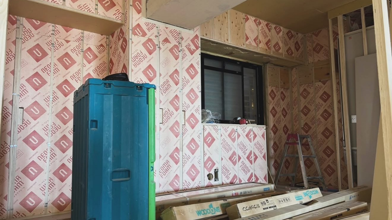 マンション一室のフルスケルトンリフォーム施工中の内装下地