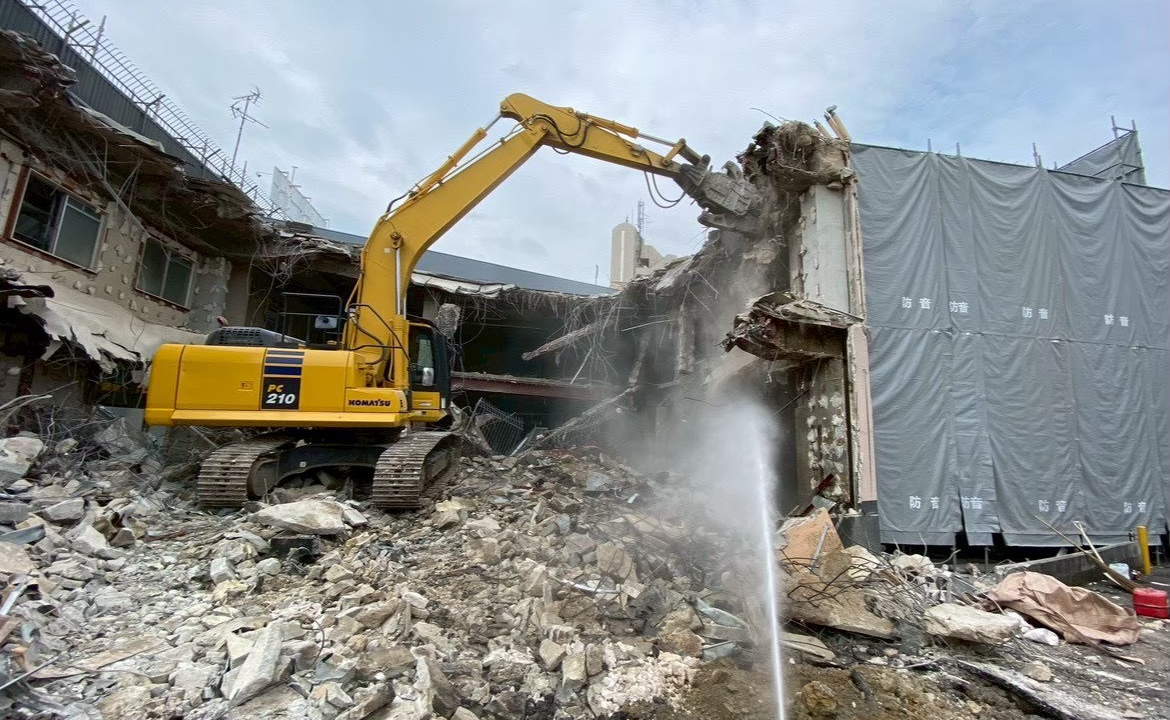鉄骨造2階建て旧パチンコ店舗の解体工事