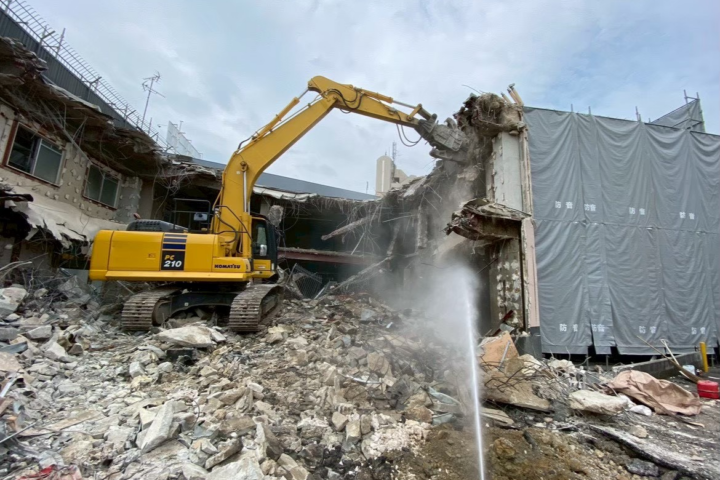 鉄骨造2階建て旧パチンコ店舗の解体工事